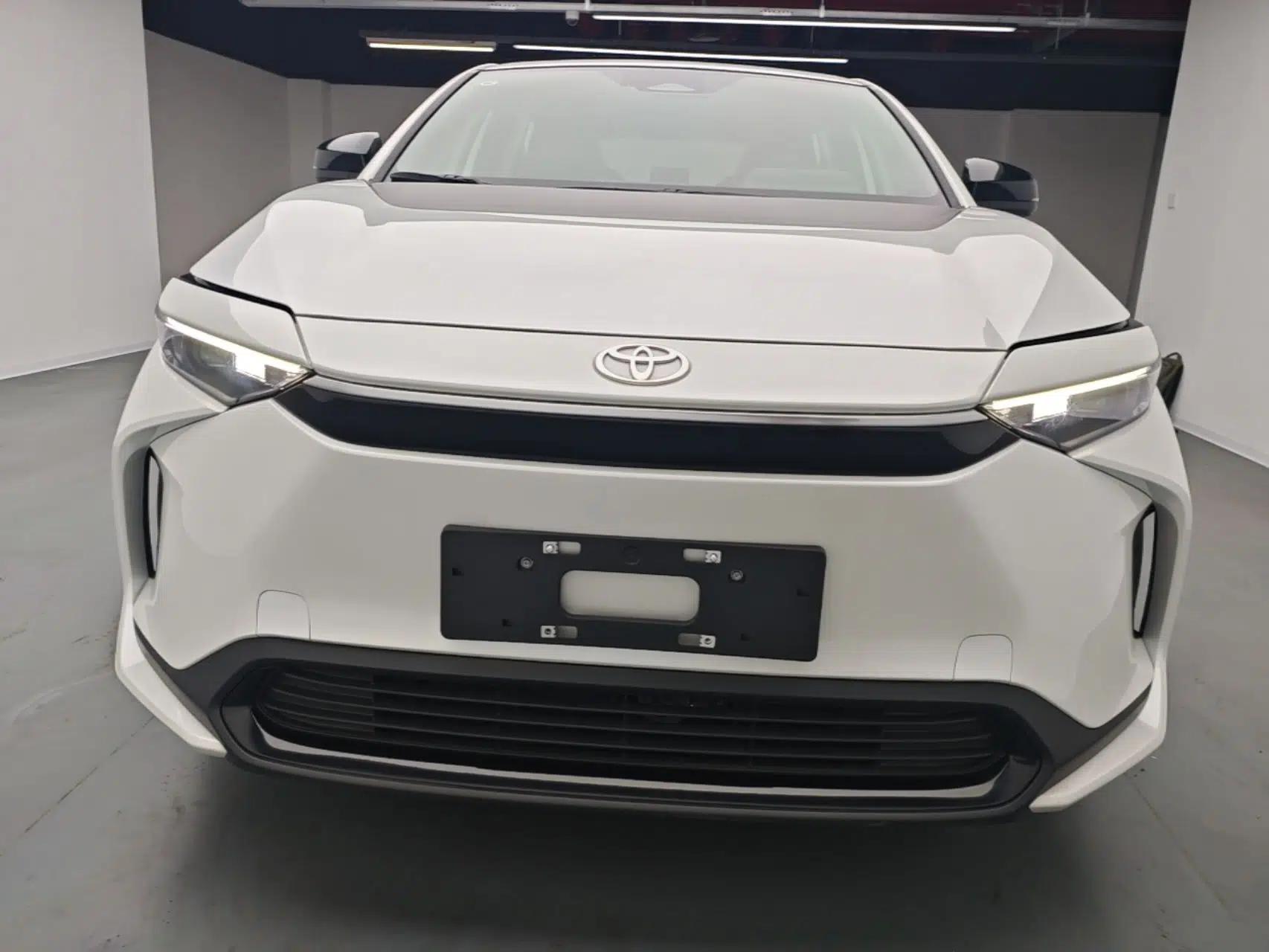 Toyota BZ 4X 2025 615 Air Edition — миниатюра 2