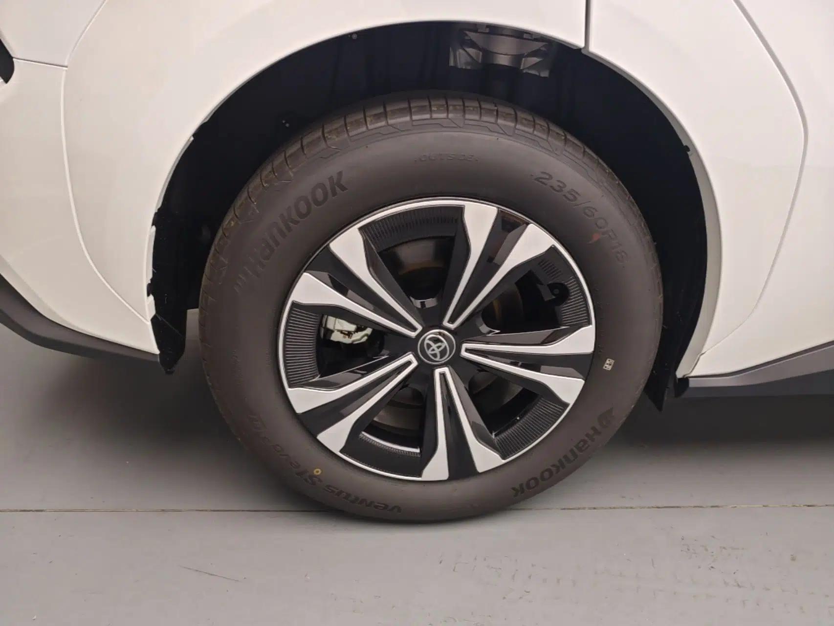 Toyota BZ 4X 2025 615 Air Edition — миниатюра 11