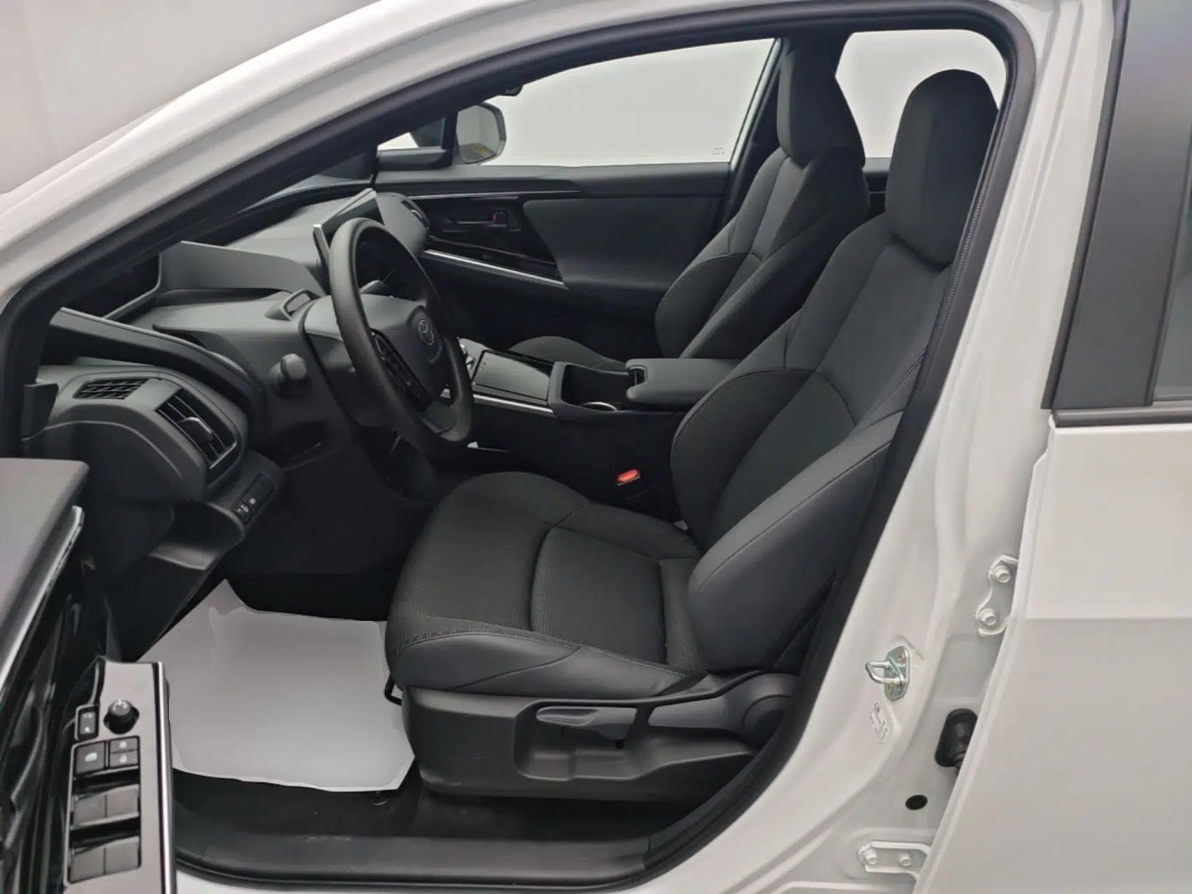 Toyota BZ 4X 2025 615 Air Edition — миниатюра 17