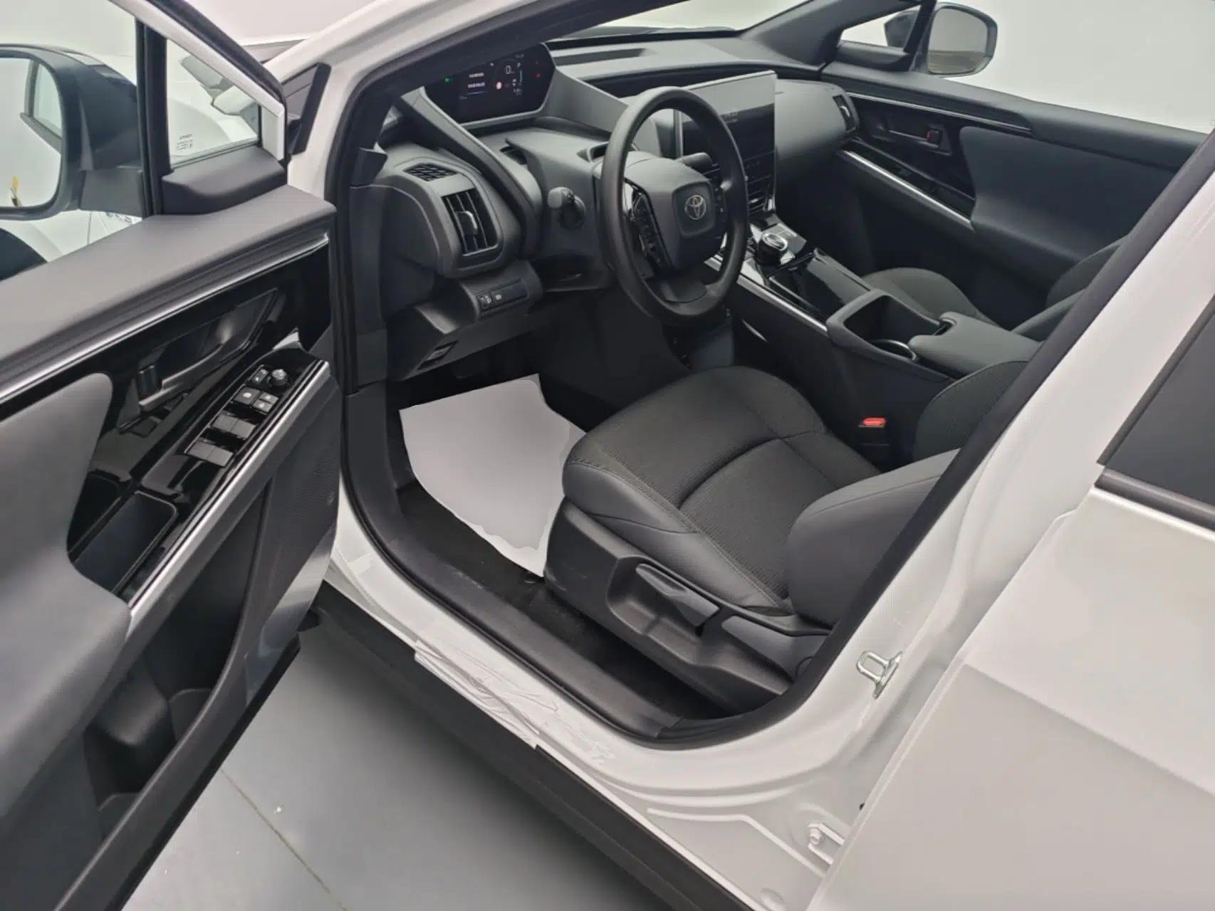 Toyota BZ 4X 2025 615 Air Edition — миниатюра 18