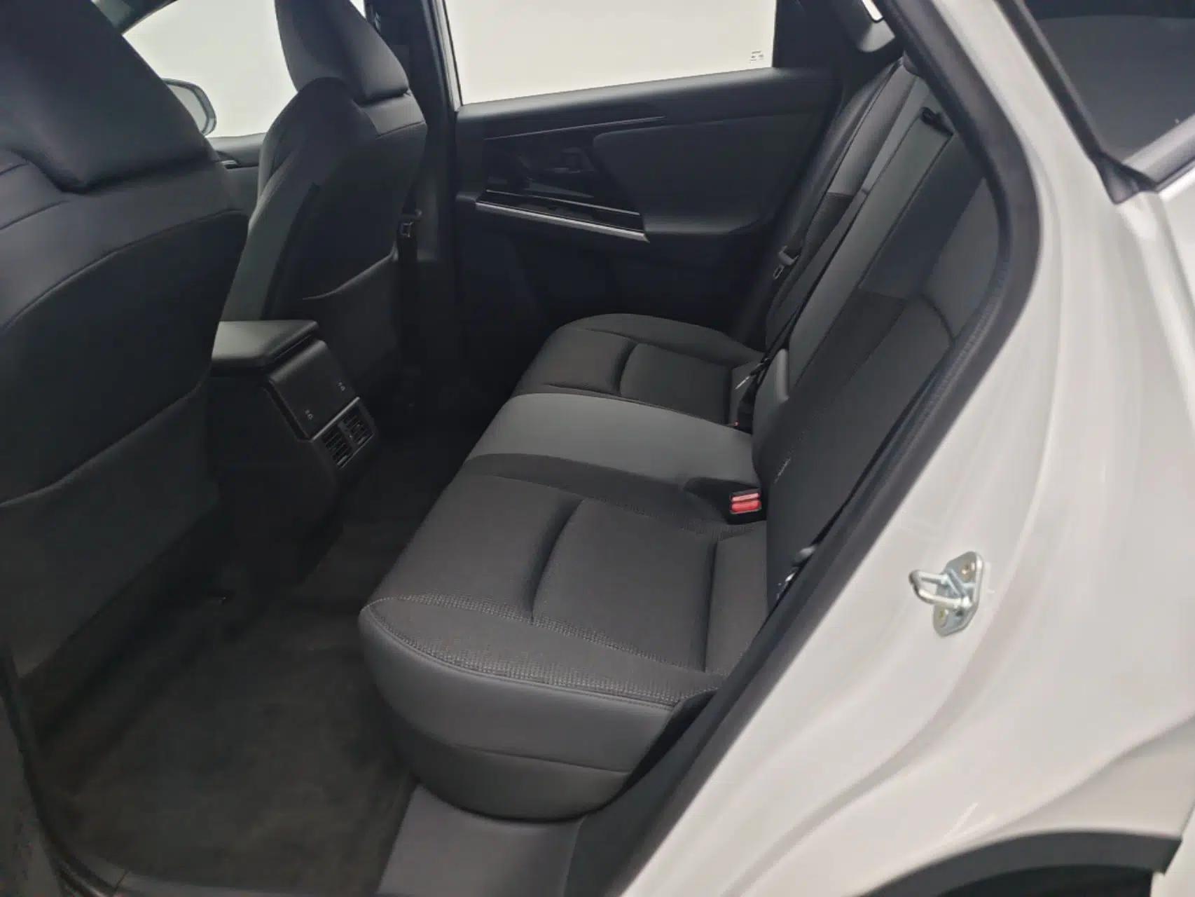 Toyota BZ 4X 2025 615 Air Edition — миниатюра 20