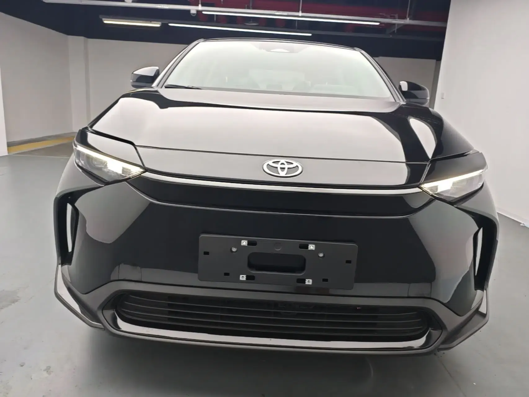 Toyota BZ 4X 2025 615 Air Edition — миниатюра 2