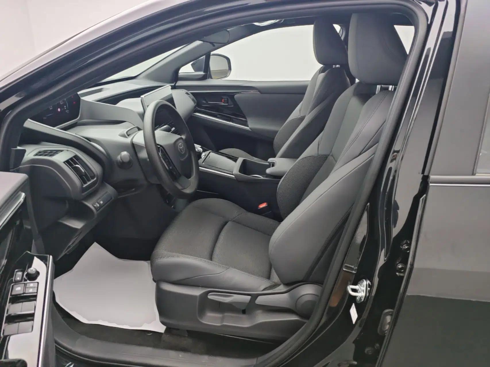 Toyota BZ 4X 2025 615 Air Edition — миниатюра 17