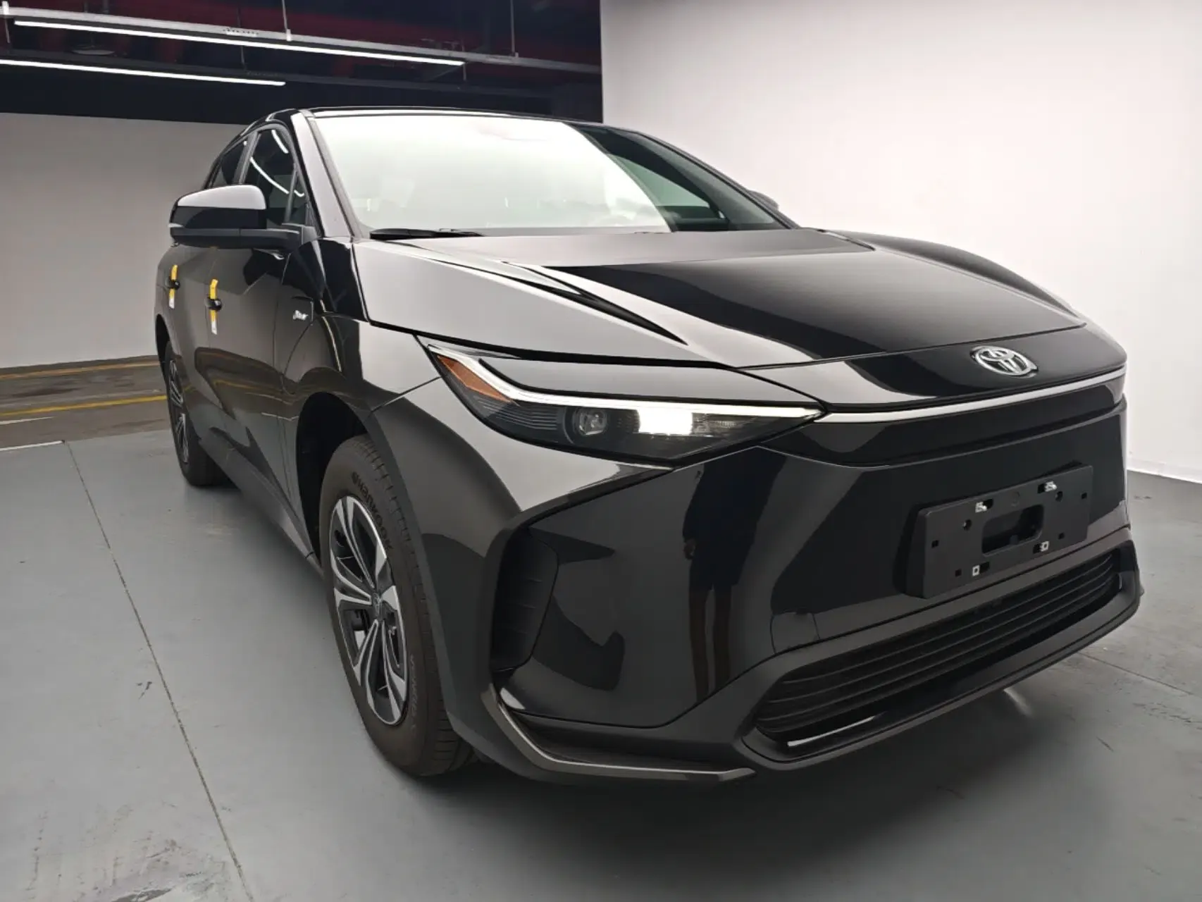 Toyota BZ 4X 2025 615 Air Edition — миниатюра 3