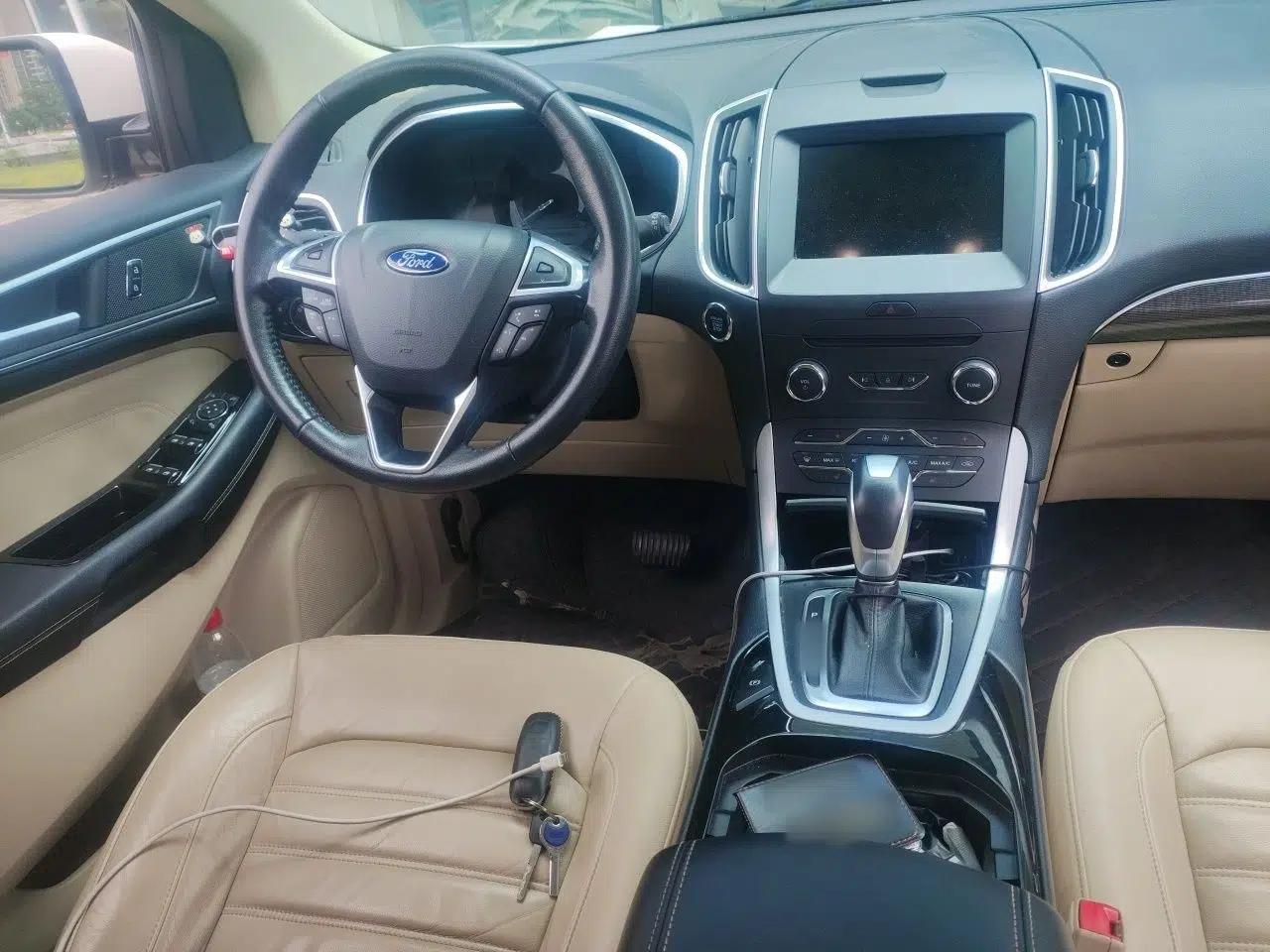 Ford Edge 2016 EcoBoost 245 Two-Wheel-Drive Titanium 7-Seater — миниатюра 10