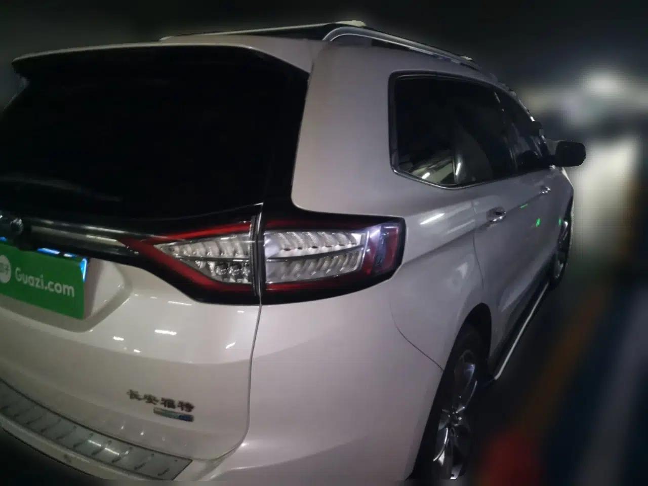 Ford Edge 2016 EcoBoost 245 Four-Wheel Drive Titanium 7-Seater — миниатюра 6