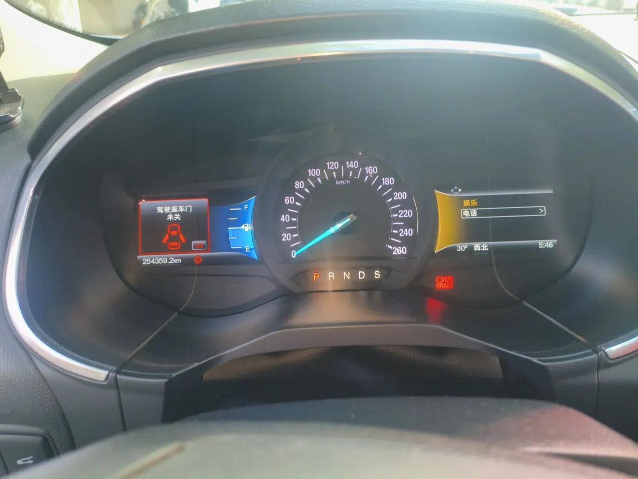 Ford Edge 2016 EcoBoost 245 Two-Wheel-Drive Titanium 7-Seater — миниатюра 11