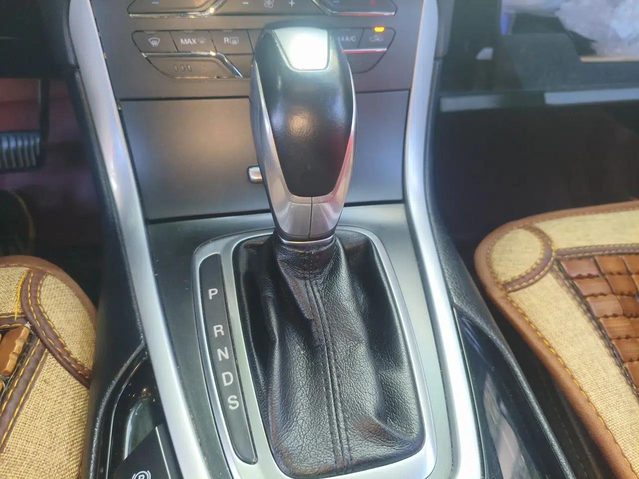 Ford Edge 2016 EcoBoost 245 Two-Wheel-Drive Titanium 7-Seater — миниатюра 14