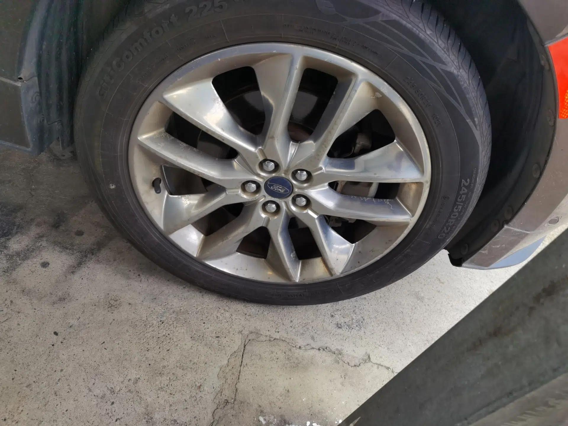 Ford Edge 2015 2.0T GTDi Four-Wheel Drive Prestige Model — миниатюра 8