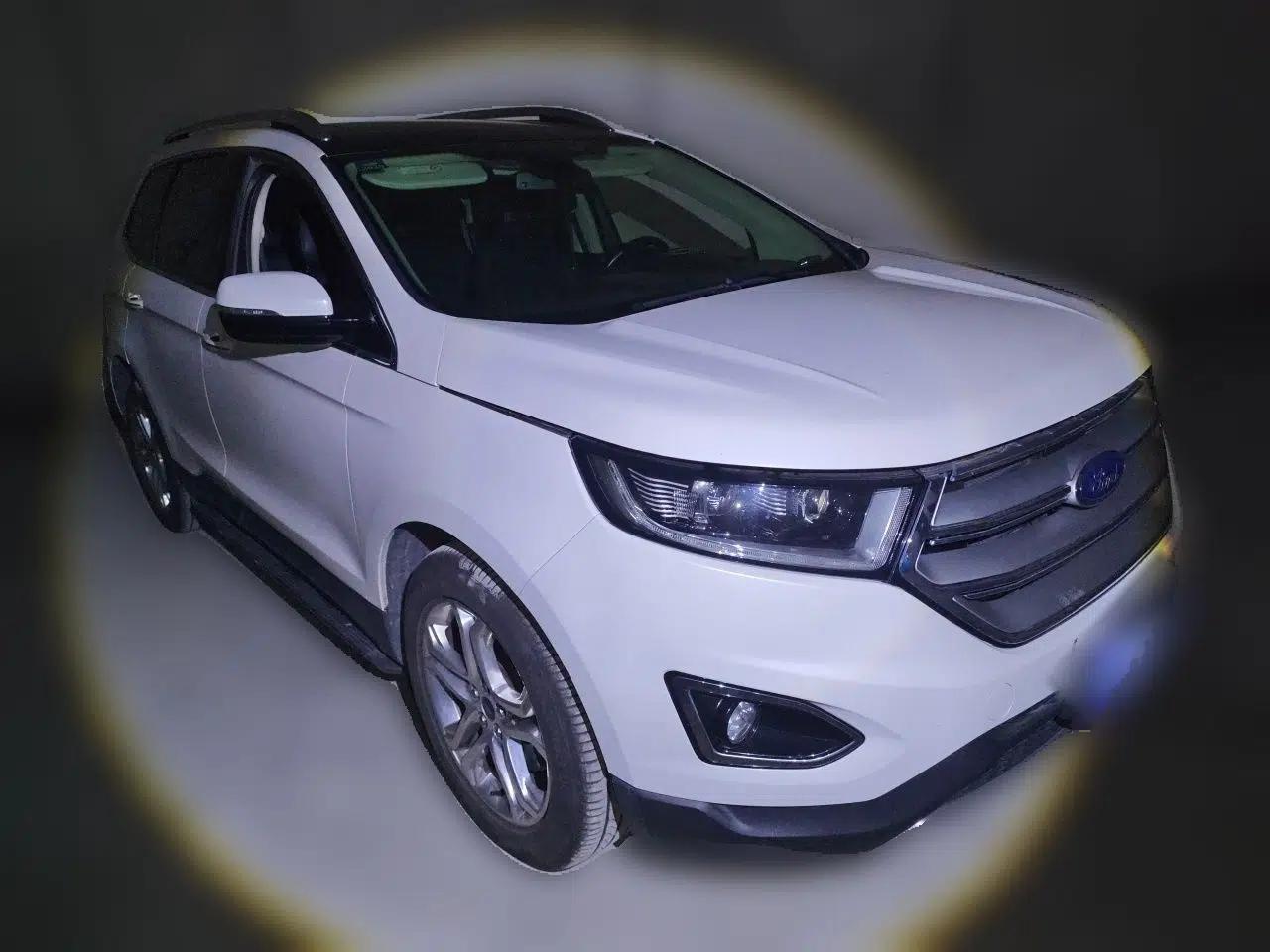 Ford Edge 2016 EcoBoost 245 Two-Wheel-Drive Titanium 7-Seater — миниатюра 3
