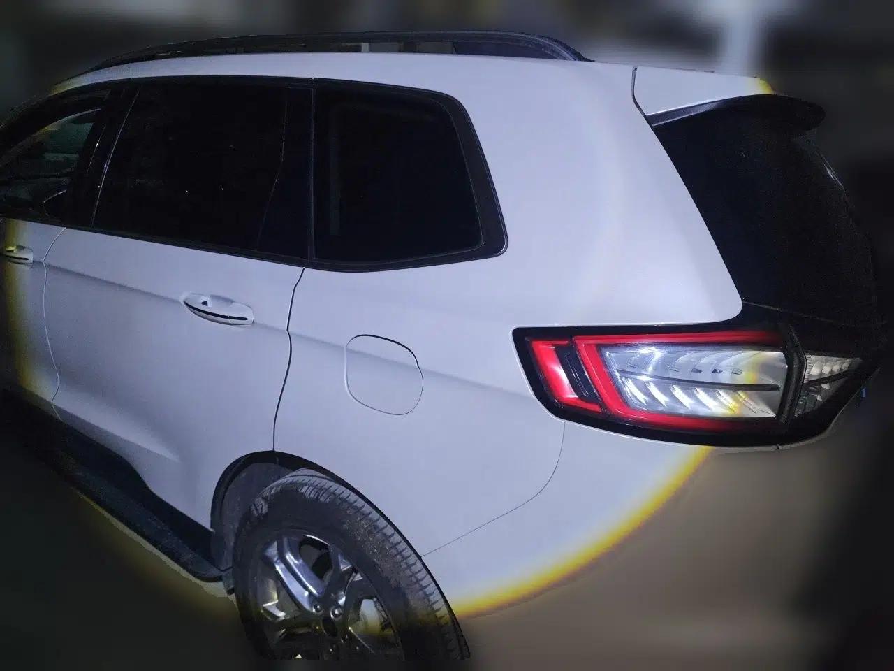 Ford Edge 2016 EcoBoost 245 Two-Wheel-Drive Titanium 7-Seater — миниатюра 4