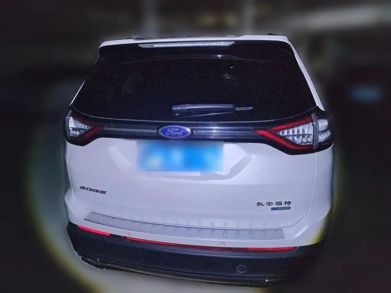 Ford Edge 2016 EcoBoost 245 Two-Wheel-Drive Titanium 7-Seater — миниатюра 5
