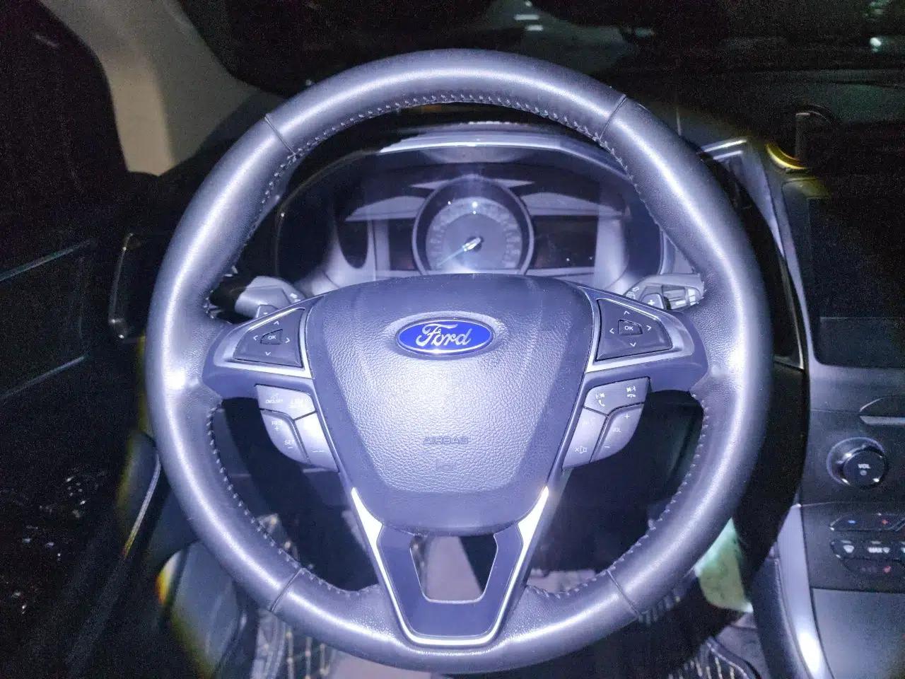 Ford Edge 2016 EcoBoost 245 Two-Wheel-Drive Titanium 7-Seater — миниатюра 10