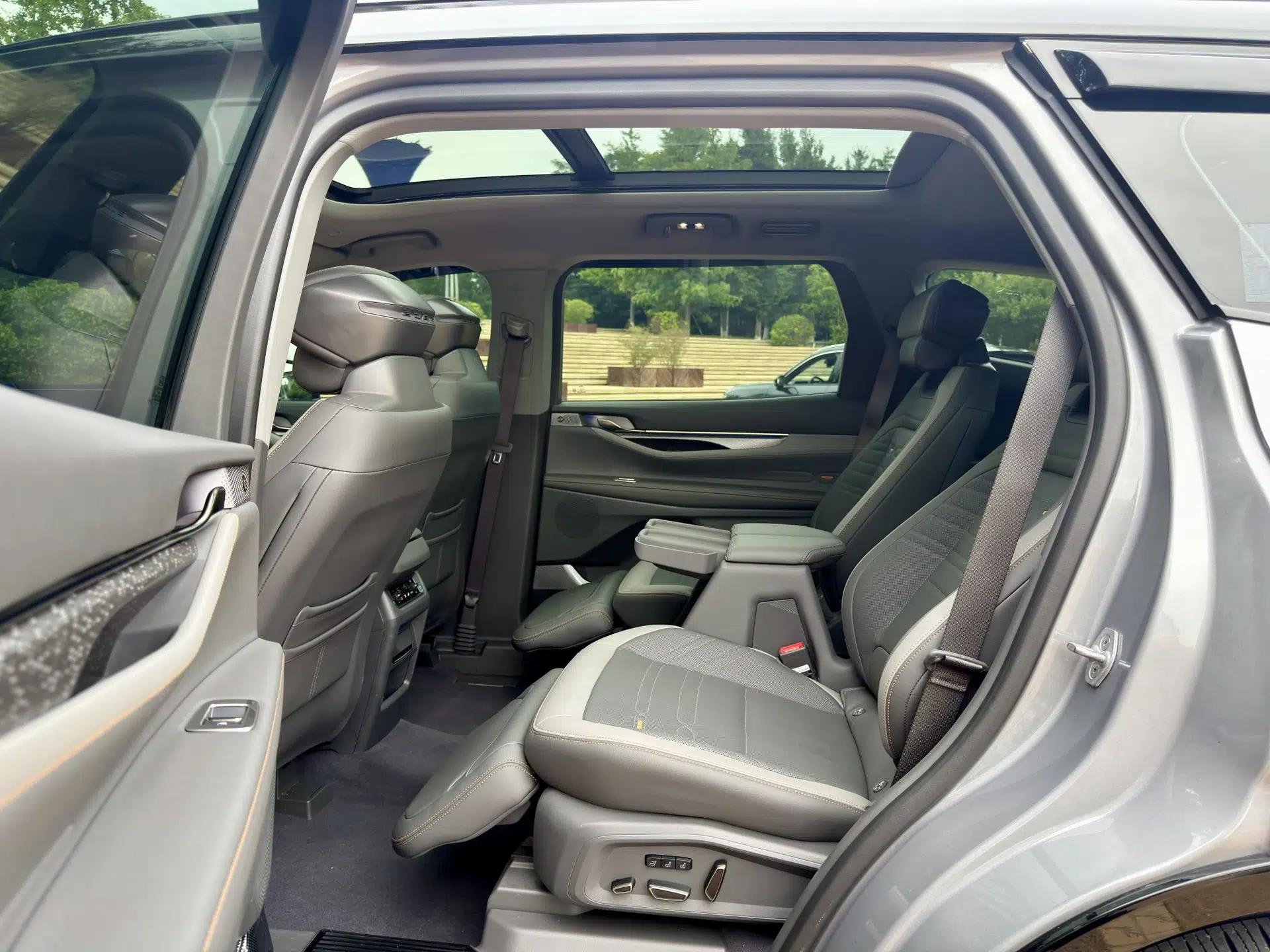 Ford Edge 2023 Edge L 2.0T EcoBoost E-Hybrid Four-Wheel Drive Seven-Seat Supreme Model — миниатюра 16