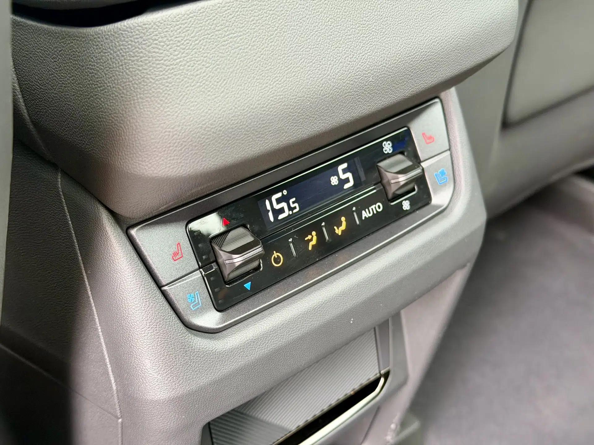 Ford Edge 2023 Edge L 2.0T EcoBoost E-Hybrid Four-Wheel Drive Seven-Seat Supreme Model — миниатюра 20