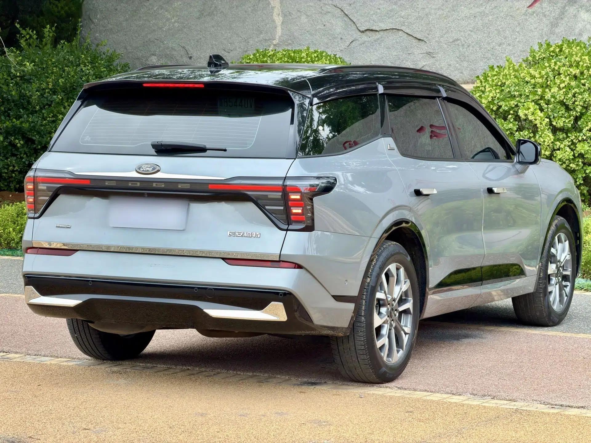 Ford Edge 2023 Edge L 2.0T EcoBoost E-Hybrid Four-Wheel Drive Seven-Seat Supreme Model — миниатюра 3