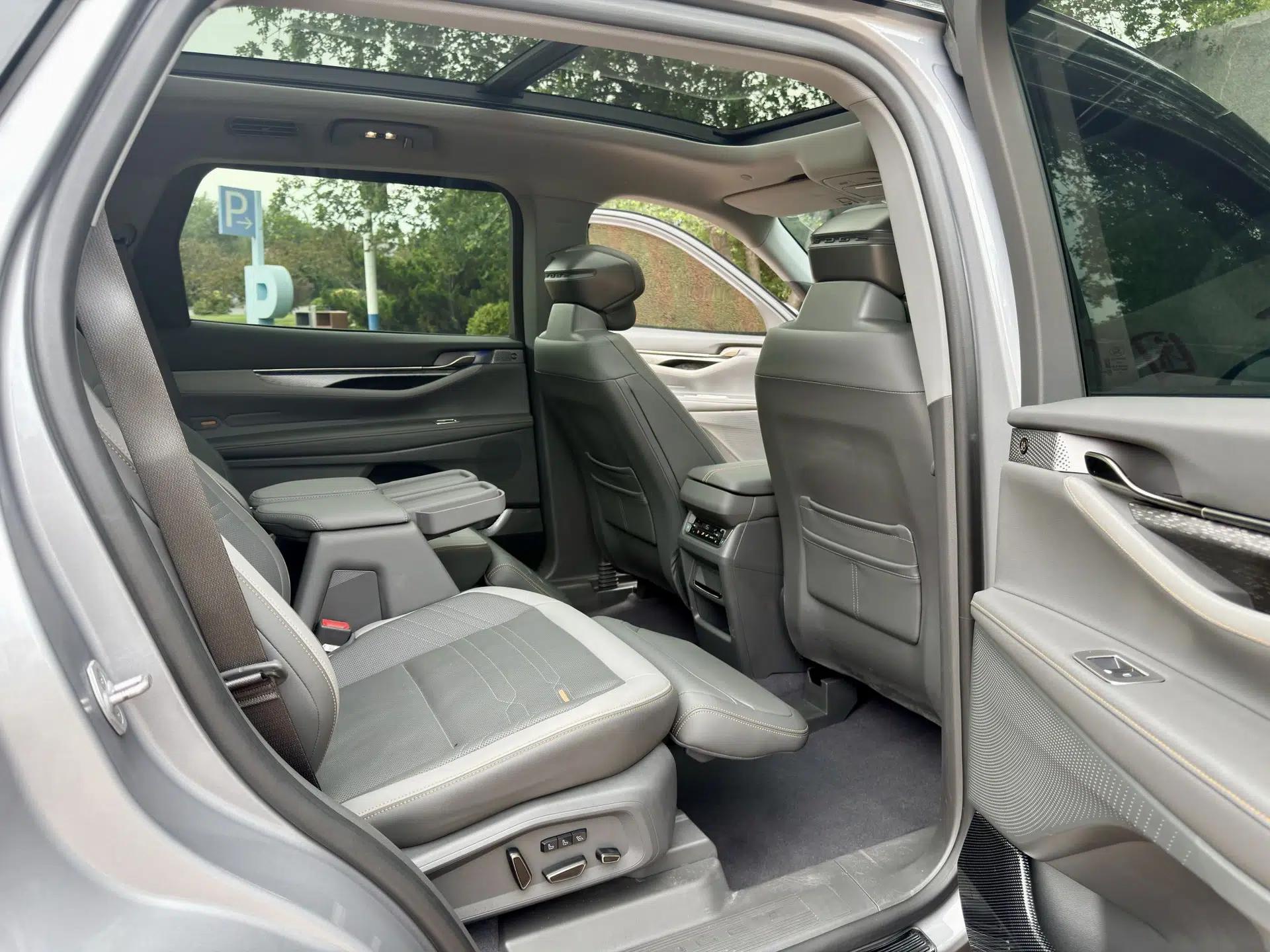 Ford Edge 2023 Edge L 2.0T EcoBoost E-Hybrid Four-Wheel Drive Seven-Seat Supreme Model — миниатюра 25