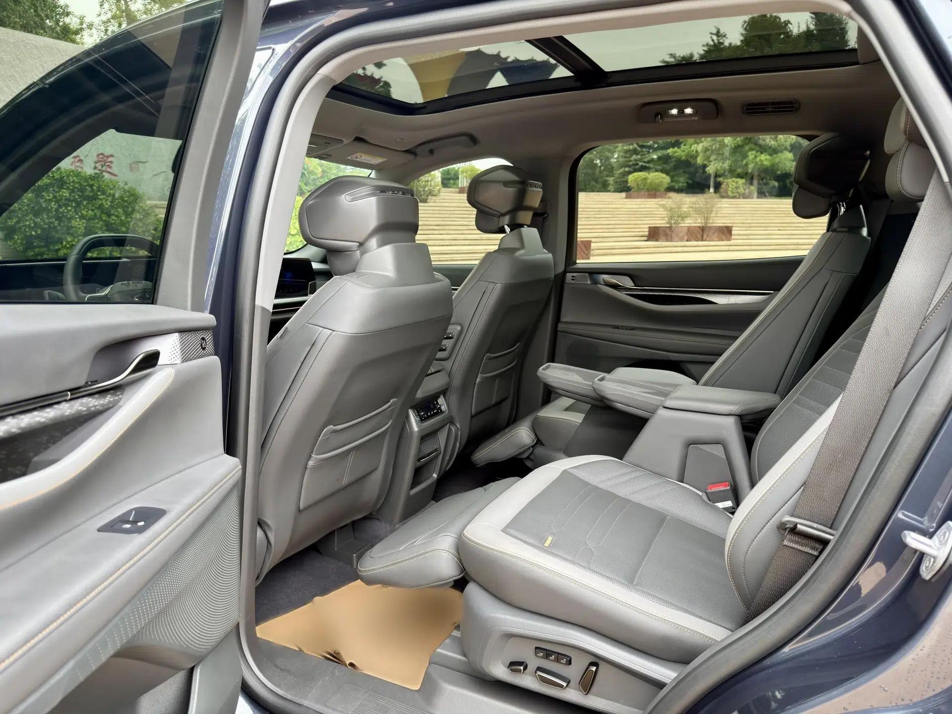 Ford Edge 2023 Edge L 2.0T EcoBoost E-Hybrid Four-Wheel Drive Seven-Seat Supreme Model — миниатюра 12