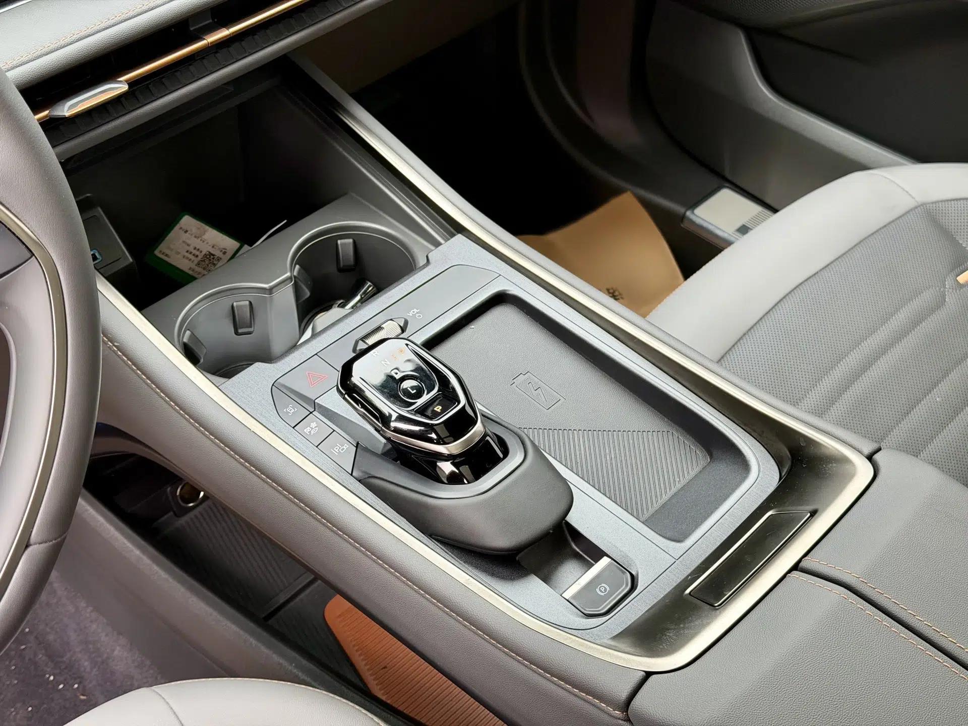 Ford Edge 2023 Edge L 2.0T EcoBoost E-Hybrid Four-Wheel Drive Seven-Seat Supreme Model — миниатюра 15