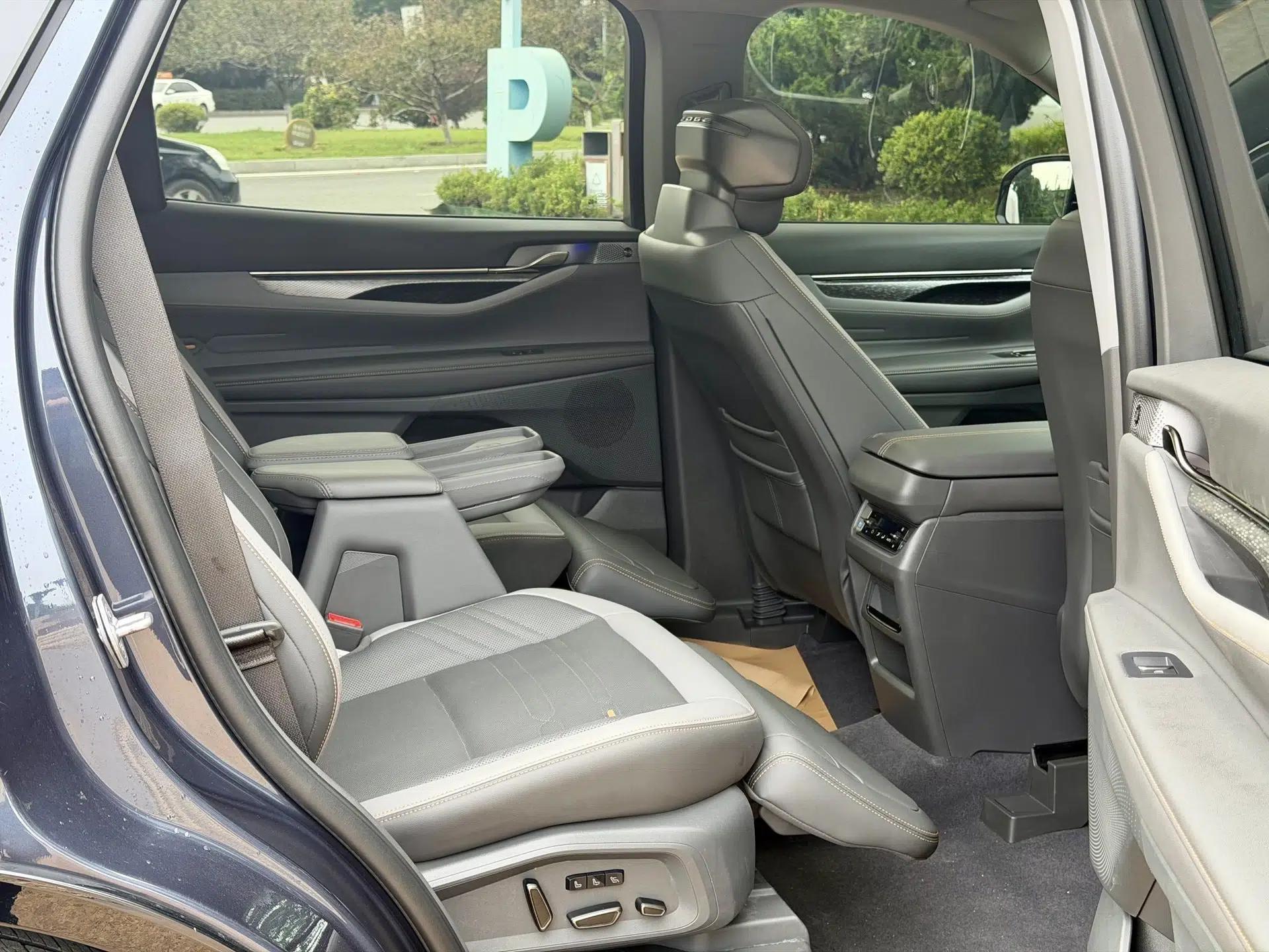 Ford Edge 2023 Edge L 2.0T EcoBoost E-Hybrid Four-Wheel Drive Seven-Seat Supreme Model — миниатюра 17