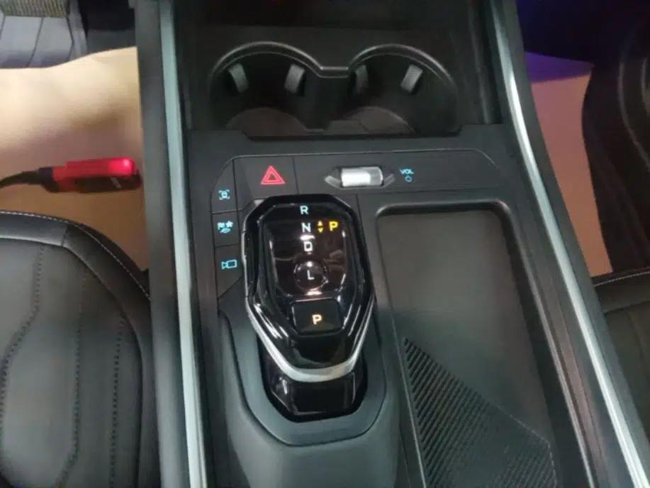 Ford Edge 2026 Model Explorer L 2.0T EcoBoost E Hybrid Two-Wheel Drive Seven-Seat Luxury — миниатюра 21