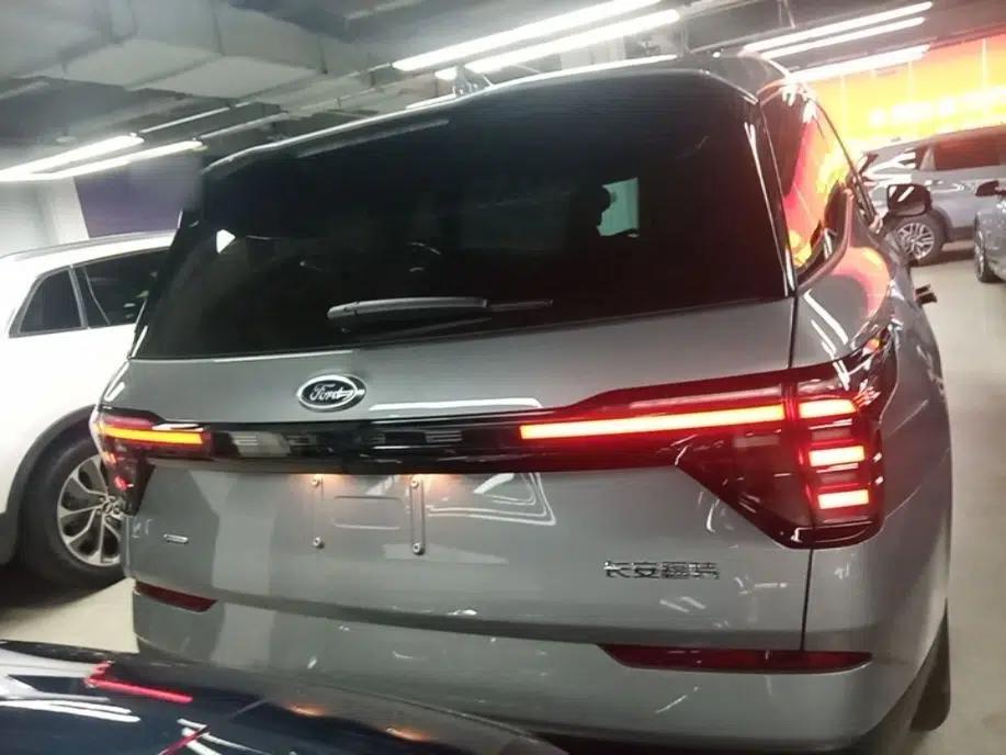 Ford Edge 2026 Model Explorer L 2.0T EcoBoost E Hybrid Two-Wheel Drive Seven-Seat Luxury — миниатюра 5