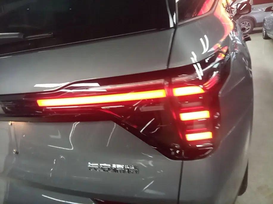 Ford Edge 2026 Model Explorer L 2.0T EcoBoost E Hybrid Two-Wheel Drive Seven-Seat Luxury — миниатюра 9