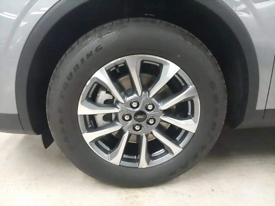 Ford Edge 2026 Model Explorer L 2.0T EcoBoost E Hybrid Two-Wheel Drive Seven-Seat Luxury — миниатюра 10