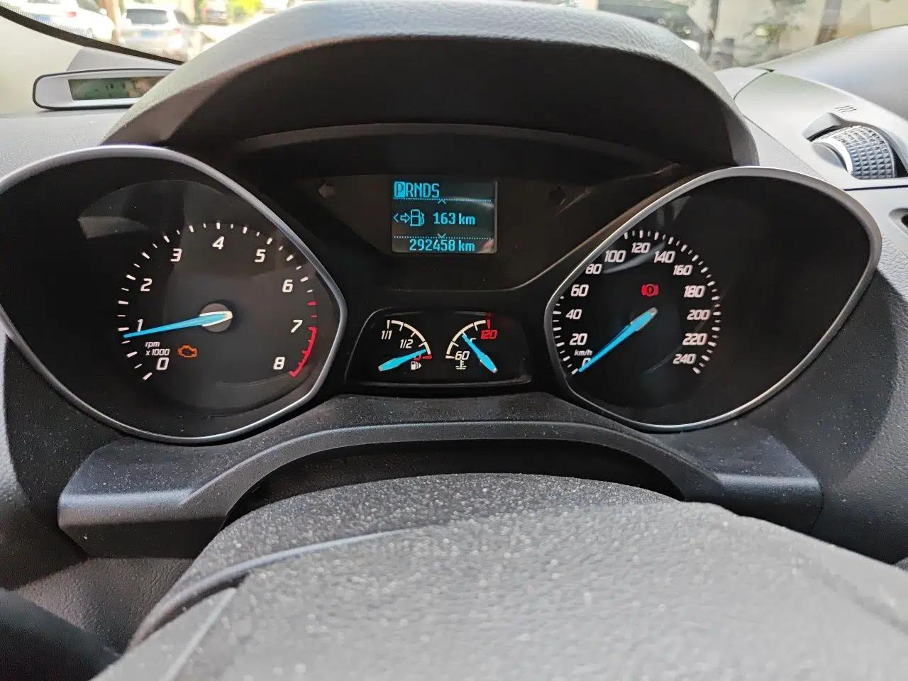 Ford Kuga 2015 1.5L GTDi Two-Wheel-Drive Comfort Model — миниатюра 11