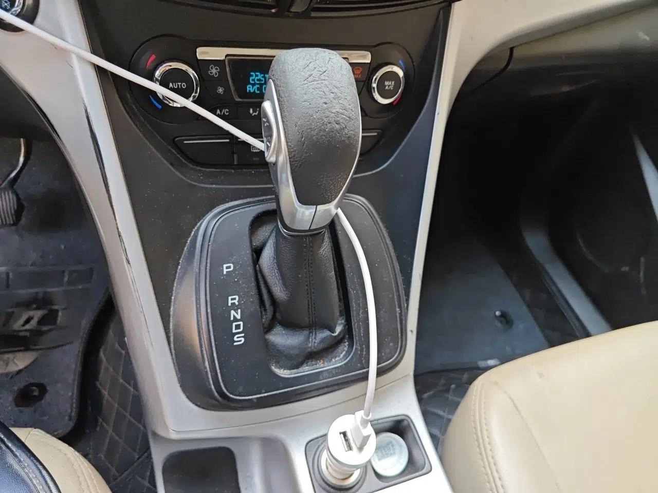 Ford Kuga 2015 1.5L GTDi Two-Wheel-Drive Comfort Model — миниатюра 14