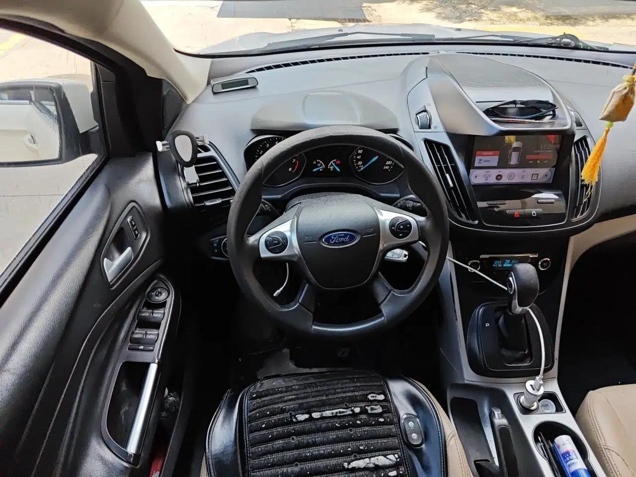 Ford Kuga 2015 1.5L GTDi Two-Wheel-Drive Comfort Model — миниатюра 10