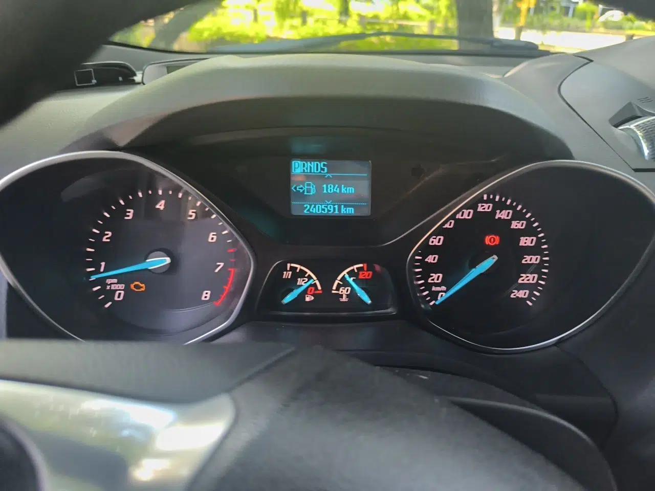 Ford Kuga 2015 1.5L GTDi Two-Wheel-Drive Comfort Model — миниатюра 11