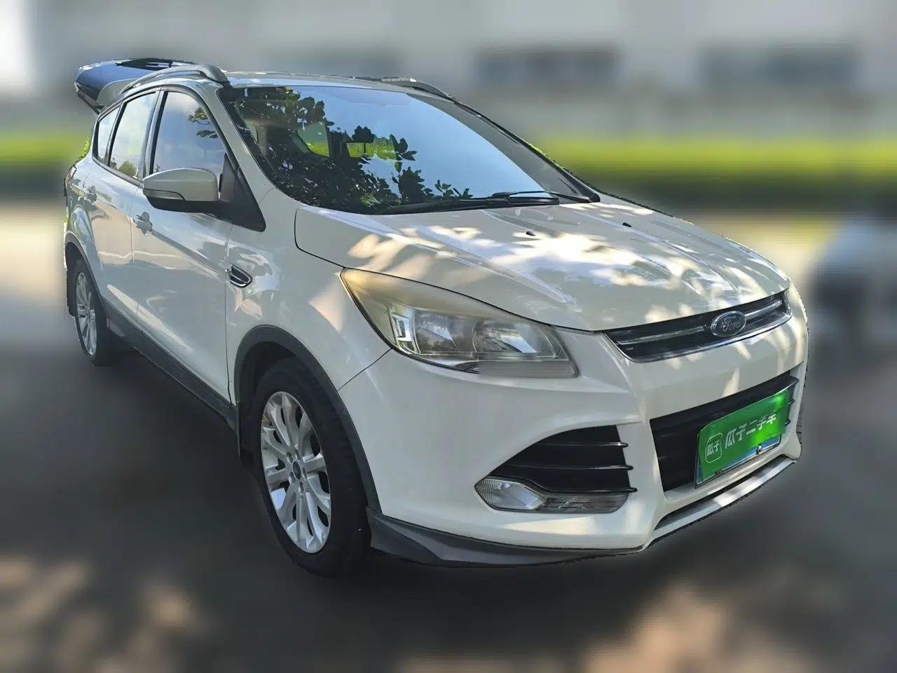 Ford Kuga 2015 1.5L GTDi Two-Wheel-Drive Comfort Model — миниатюра 3
