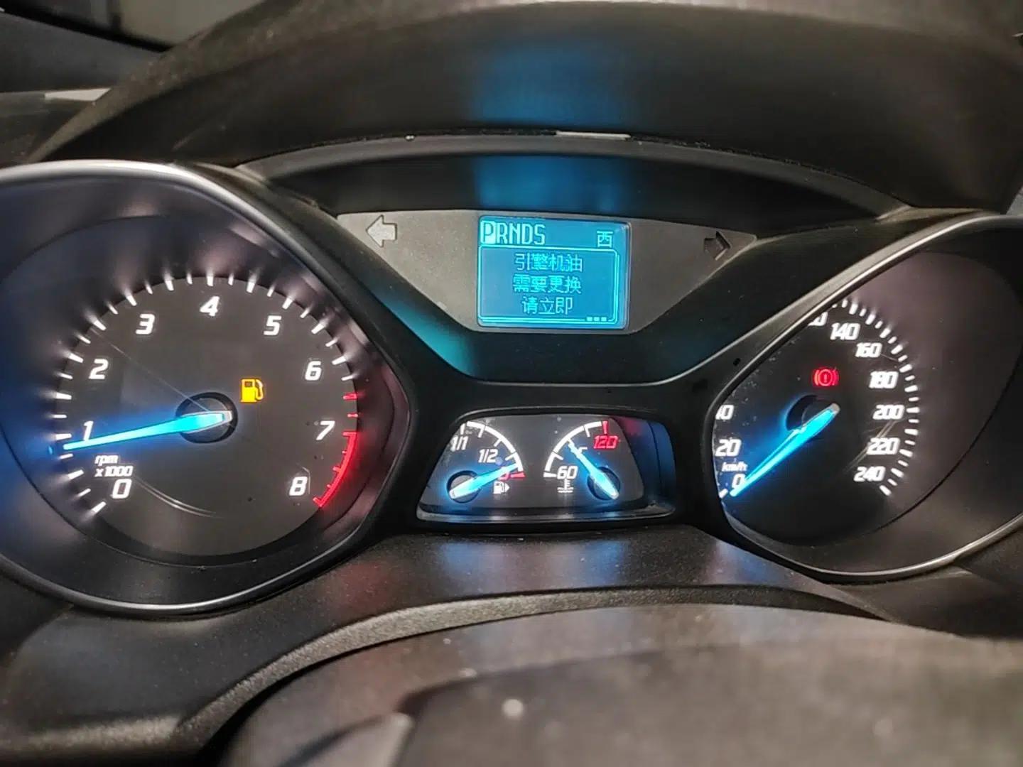 Ford Kuga 2013 1.6L GTDi Two-Wheel-Drive Trend Model — миниатюра 11