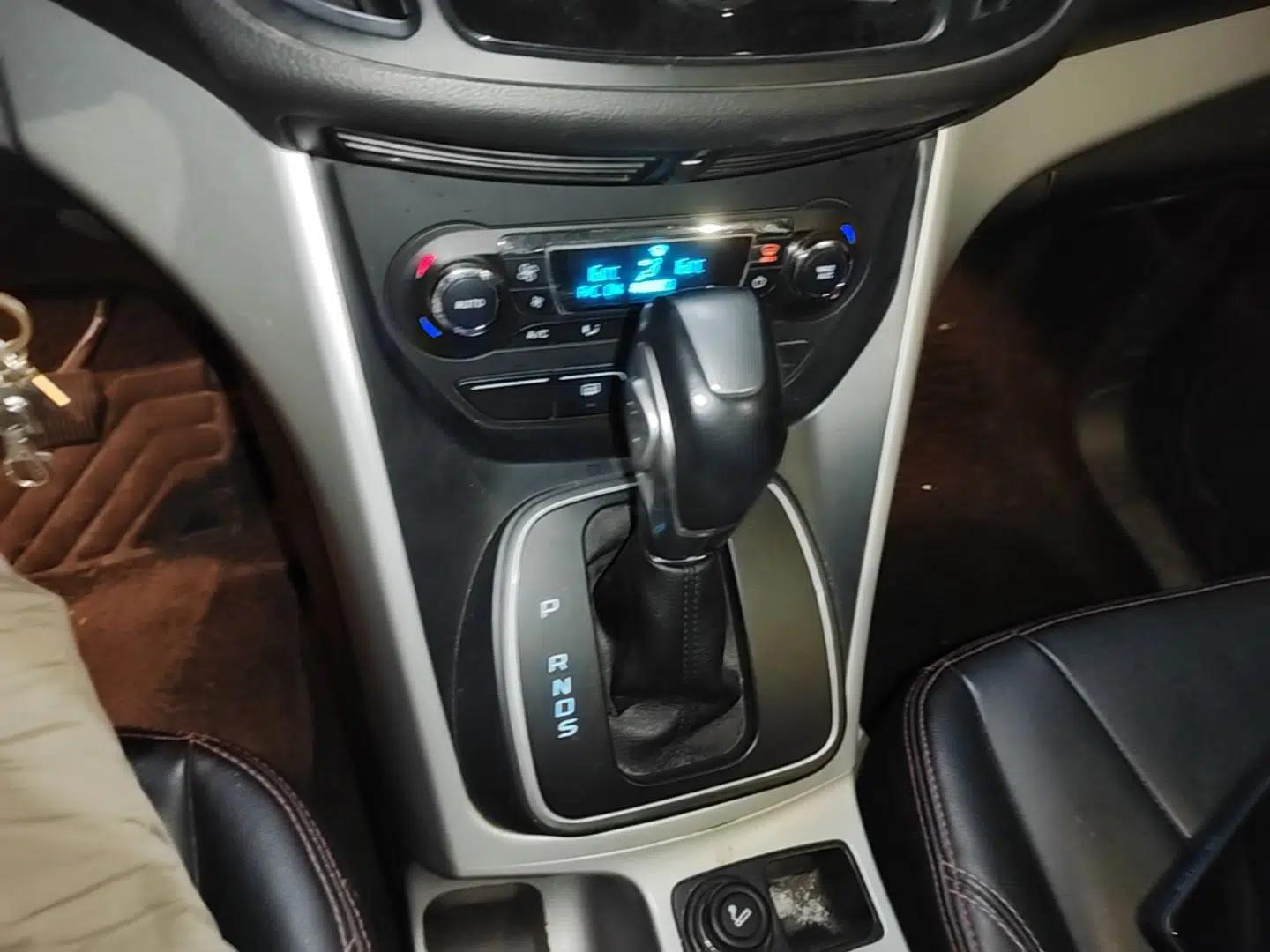 Ford Kuga 2013 1.6L GTDi Two-Wheel-Drive Trend Model — миниатюра 14