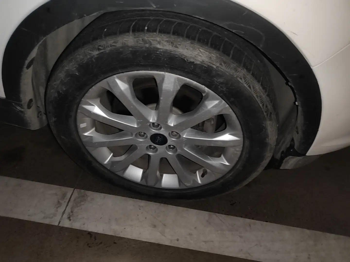 Ford Kuga 2013 1.6L GTDi Two-Wheel-Drive Trend Model — миниатюра 8