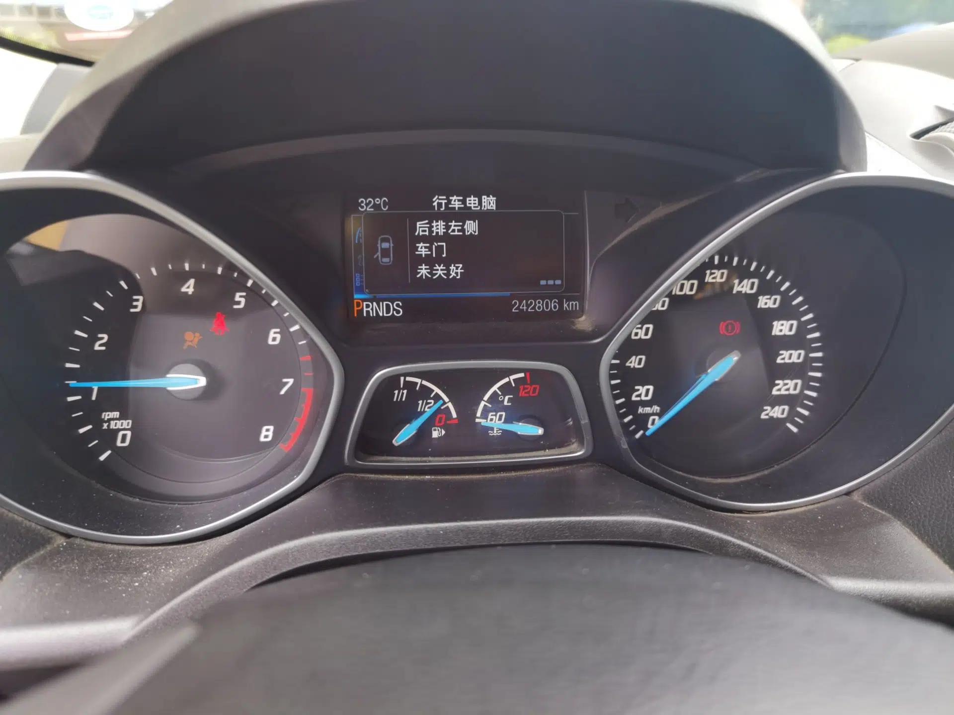 Ford Kuga 2015 1.5L GTDi Four-Wheel-Drive Elite Model — миниатюра 11