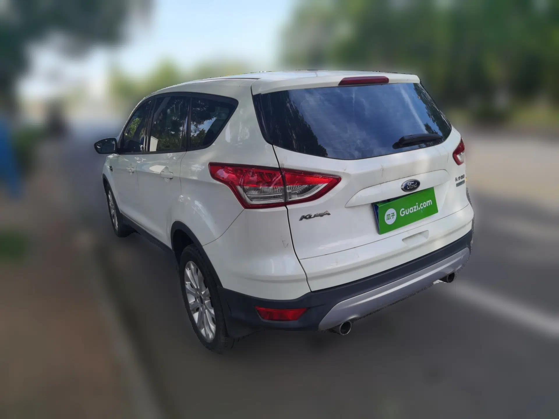 Ford Kuga 2013 1.6L GTDi Two-Wheel-Drive Comfort Model — миниатюра 4