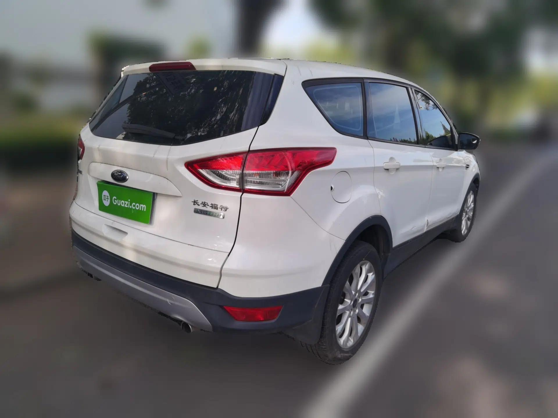 Ford Kuga 2013 1.6L GTDi Two-Wheel-Drive Comfort Model — миниатюра 6