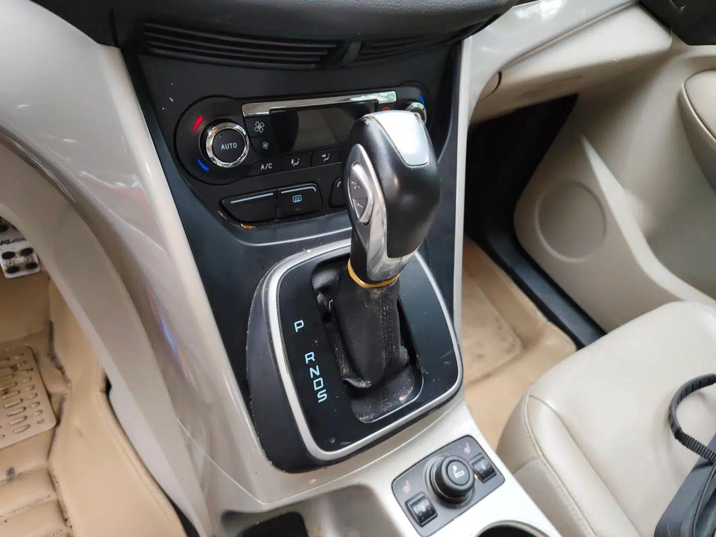 Ford Kuga 2013 1.6L GTDi 4x4 Elite Model — миниатюра 14