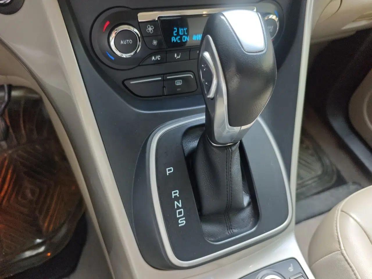 Ford Kuga 2015 1.5L GTDi Four-Wheel-Drive Elite Model — миниатюра 14