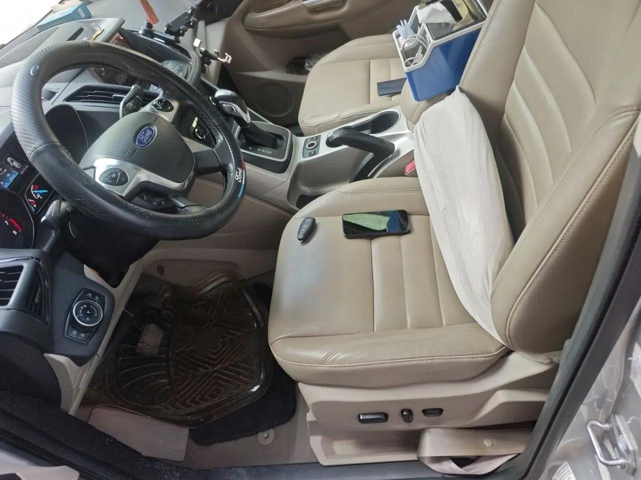 Ford Kuga 2015 1.5L GTDi Four-Wheel-Drive Elite Model — миниатюра 15