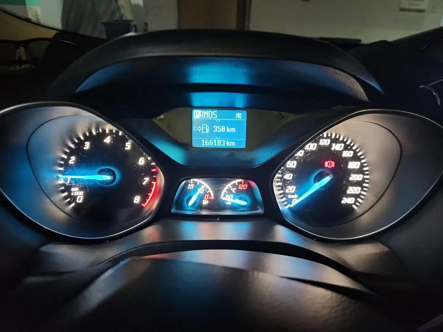Ford Kuga 2013 1.6L GTDi Two-Wheel-Drive Trend Model — миниатюра 11