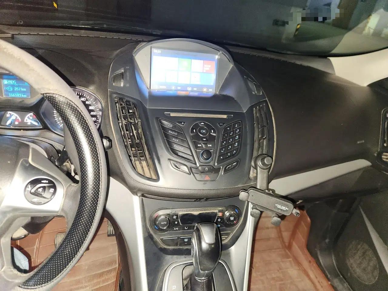 Ford Kuga 2013 1.6L GTDi Two-Wheel-Drive Trend Model — миниатюра 13