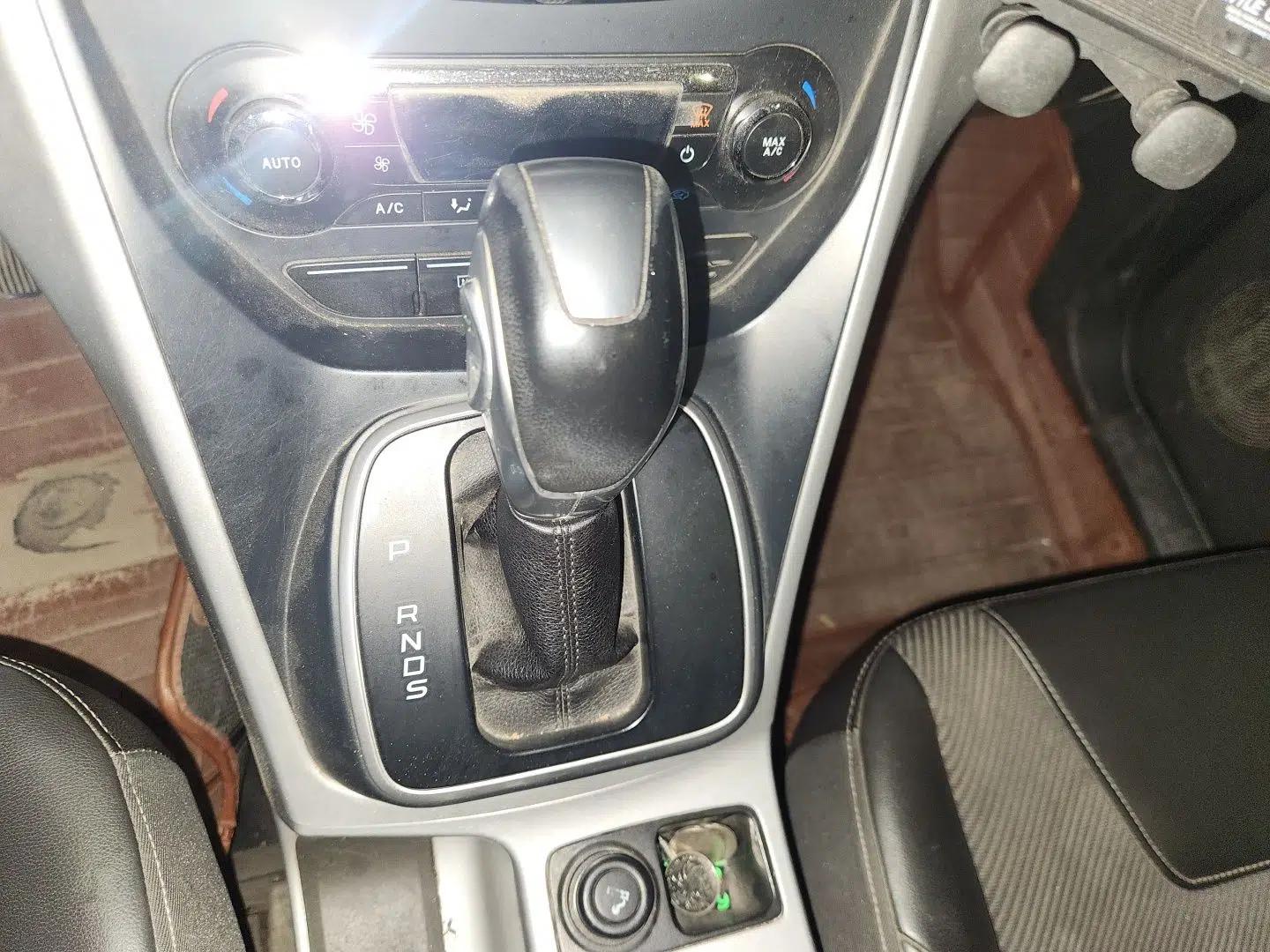 Ford Kuga 2013 1.6L GTDi Two-Wheel-Drive Trend Model — миниатюра 14