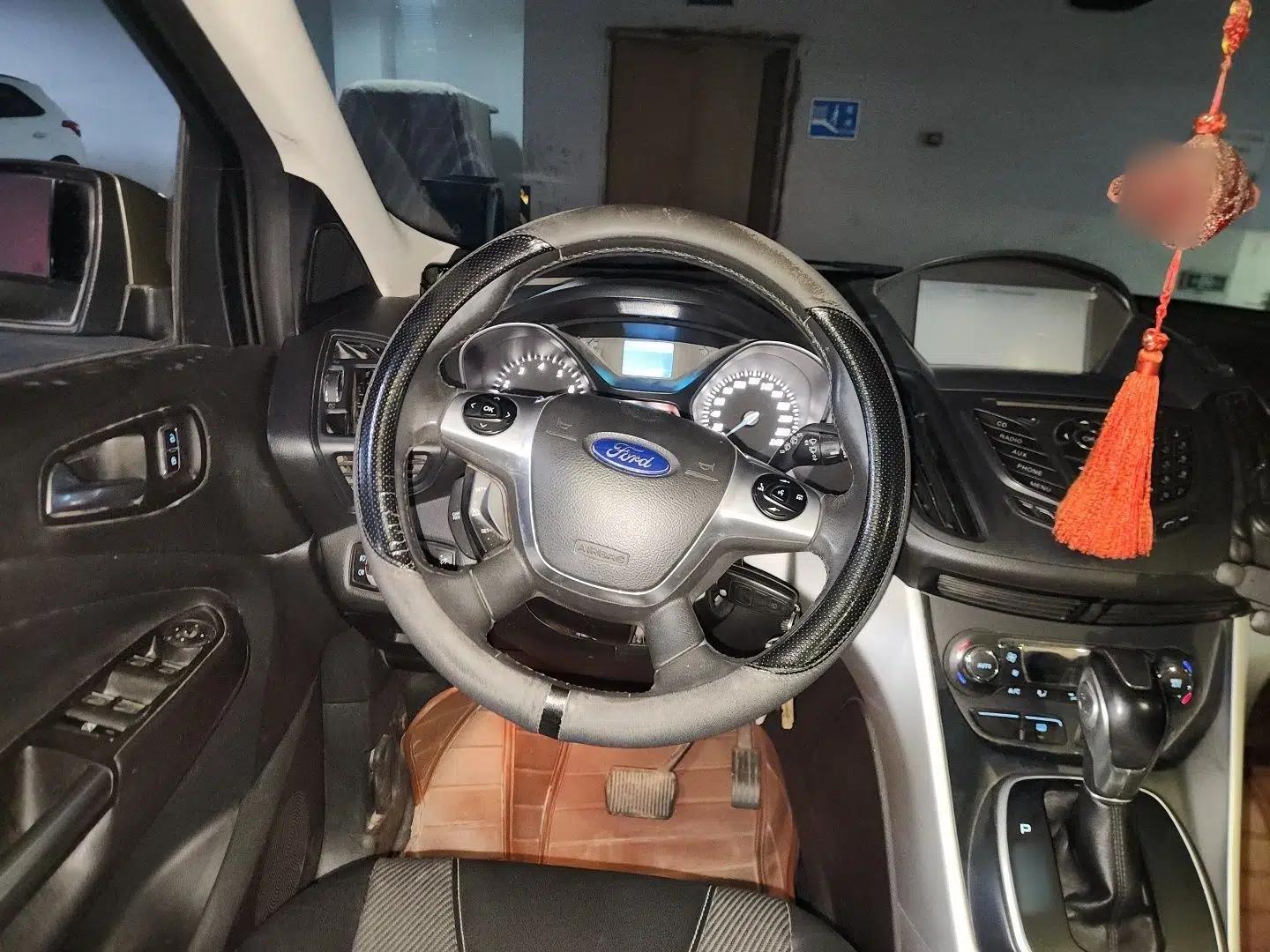 Ford Kuga 2013 1.6L GTDi Two-Wheel-Drive Trend Model — миниатюра 10