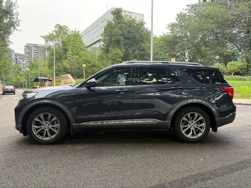 Ford Explorer 2020 EcoBoost 285 Rear-Drive Trend Edition 7-Seater — миниатюра 17