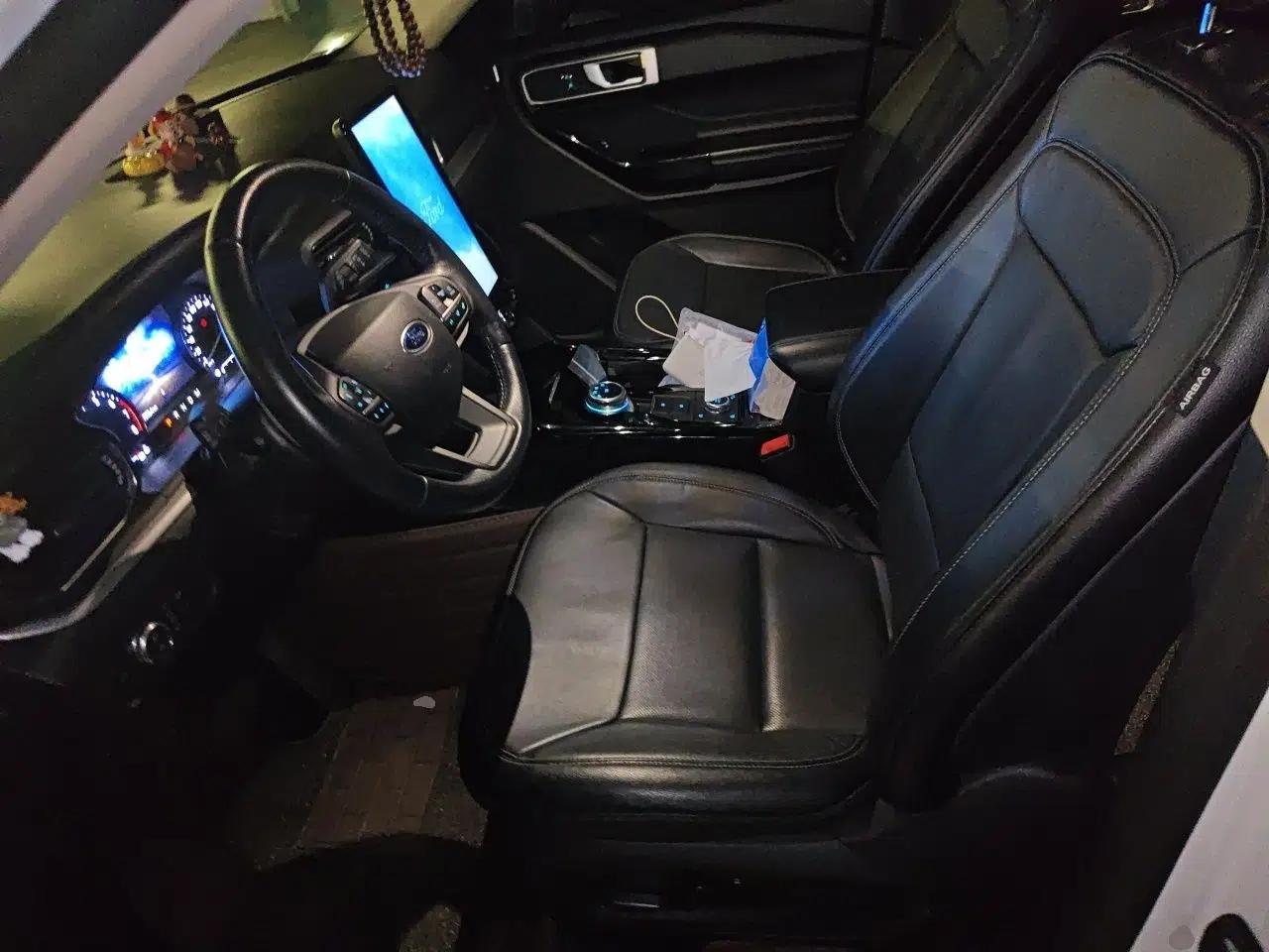 Ford Explorer 2020 EcoBoost 285 4x4 Trend Edition 7-Seater — миниатюра 15