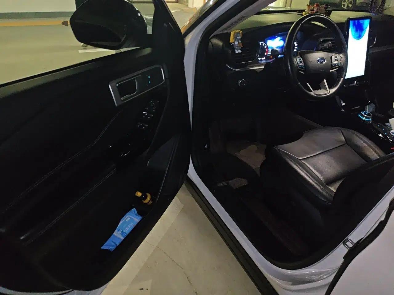 Ford Explorer 2020 EcoBoost 285 4x4 Trend Edition 7-Seater — миниатюра 16