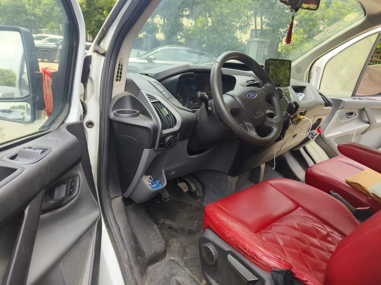 Ford Transit 2017 2.0T Diesel Multi-Function Commercial Vehicle Mid-Drive Mid-Roof China V Standard — миниатюра 16